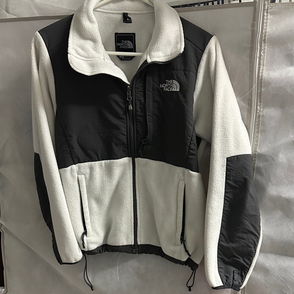 The North Face Women’s Grey and White Performance Jacket Size Small